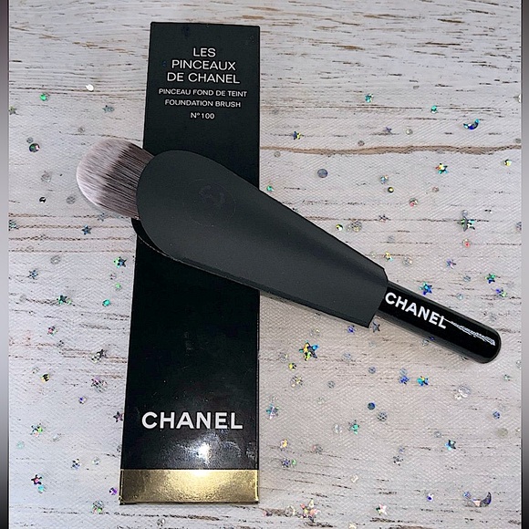 Chanel Les Pinceaux De Chanel Foundation Brush N° 100, New In Box - Picture 1 of 9